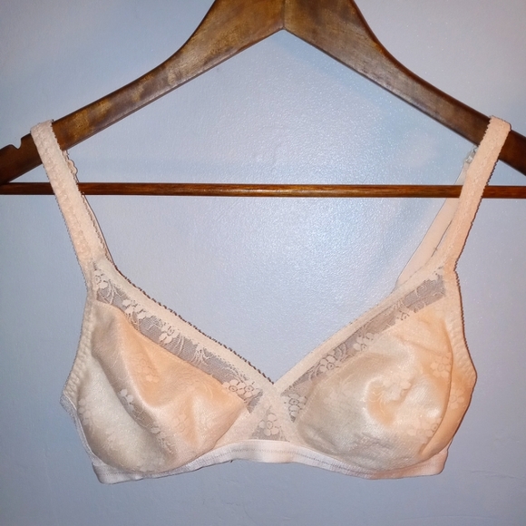 Playtex Intimates & Sleepwear Vintage Cross Your Heart Bra Nude 34b